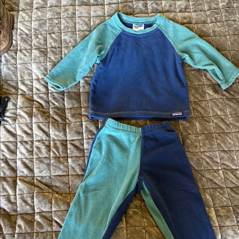 Patagonia Kids' Blue and Teal Fleece Leggings Set